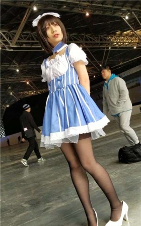 4K-街拍黑丝高跟鞋女仆装cosplay的可爱妹纸