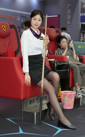 黑白搭配通勤风