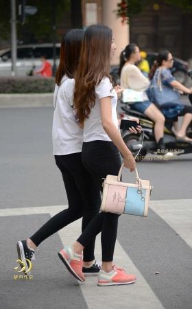 白衣黑裤小妹妹----（14P） [14P]