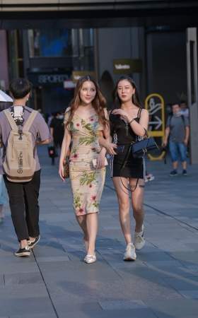 黄昏下de闺蜜同行