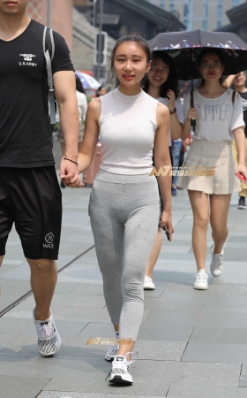 性感迷人女友，薄而透气的健美裤 [29P]