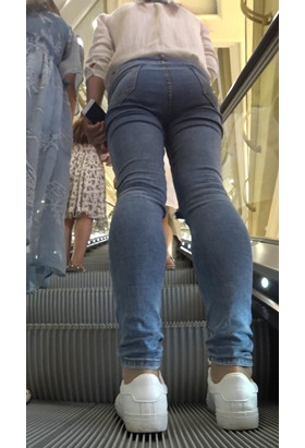 牛仔裤妹子