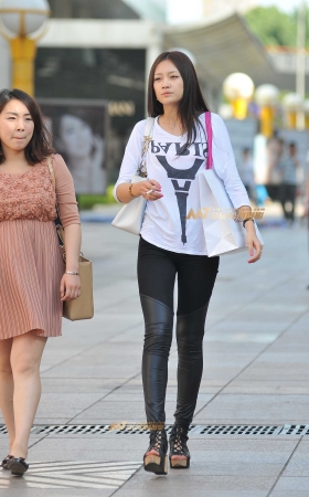 黑紧身裤  高挑美女 [10P]