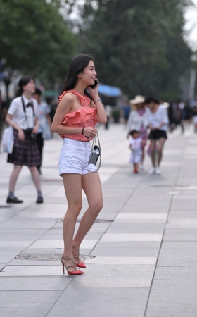 高跟柳钉鞋美腿小姐姐