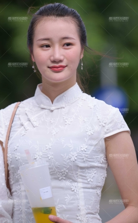 优雅的旗袍美女 [15P]
