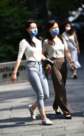 牛仔裤美女