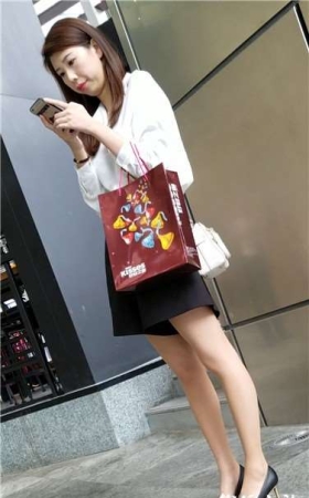 4k超清，街拍高跟长腿小姐姐，简直美到无可挑剔