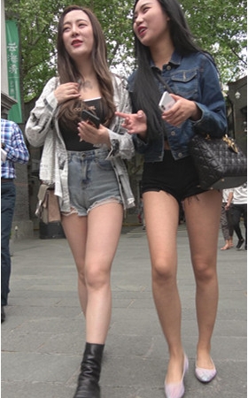 两个漂亮的妹子