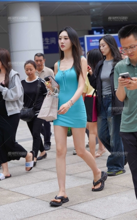 蓝裙美女 [14P]