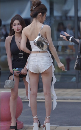 白色高跟热裤小姐姐(51P)