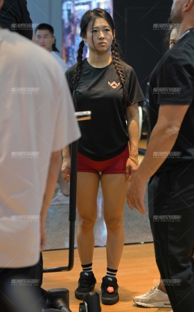 搭讪翘臀小妹 [24P]