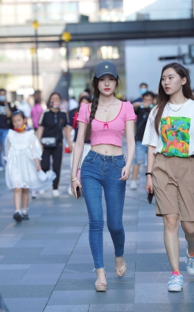 漂亮牛仔裤小姐姐
