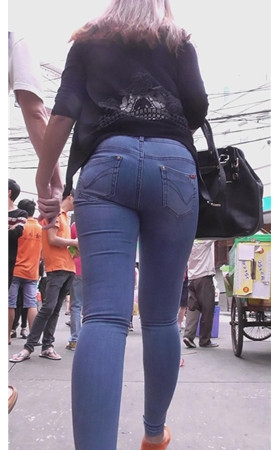 紧身牛仔美妇