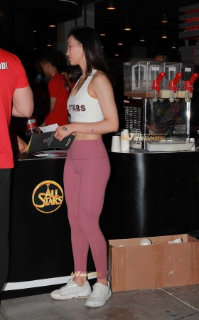 B58、展台上的性感粉色小姐姐 [15P]