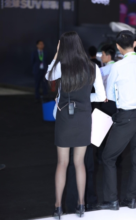 制服美腿黑丝美眉