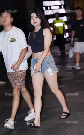 肉白白 [15P]