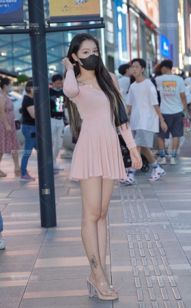 粉裙美眉 [14P]