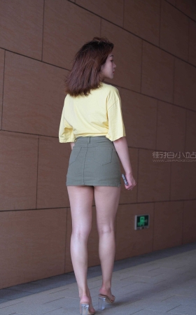 [红石专区] 绿色短裙女孩 【图片➕视频】<font color=red> [10P]</font>