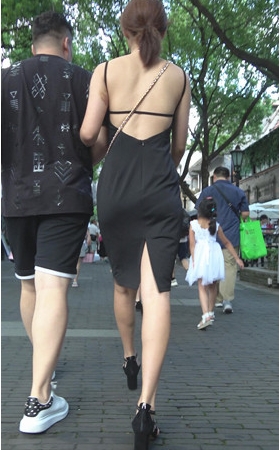 黑色连体吊带包臀开叉裙美女