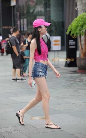 露脐长腿美眉 [21P]