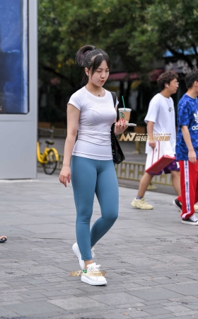 浅蓝色瑜伽裤美女 [16P]
