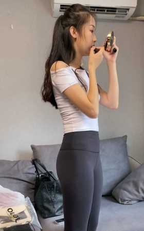 [一只麋鹿专区] 黑色瑜伽裤美女<font color=red> [12P]</font>