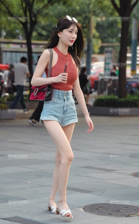 热裤长腿好身材 [13P]