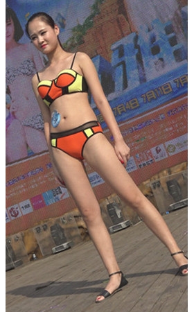 高校比基尼秀漂亮的妹子