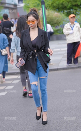 丰满的高挑紧牛小姐姐 [28P]