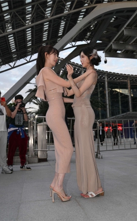 小雪花VS小哈娜