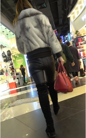高靴皮裤美妇