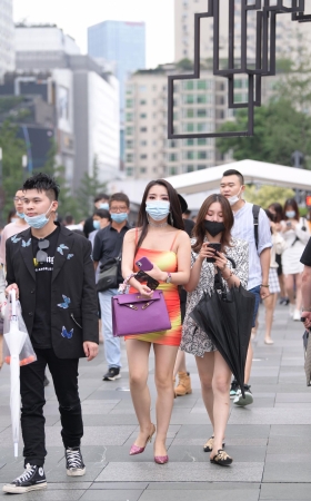魅力彩虹包屯裙