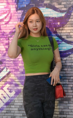 爱拍照的丰满紧身裤 [23P]