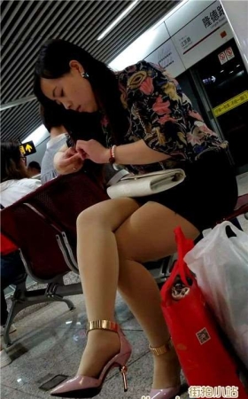 4K 粉色高跟、肉丝、高颜值街拍美女