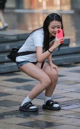 牛仔热裤小姐姐 [27P]