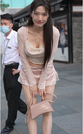 高挑的粉色短裙美女(131P)