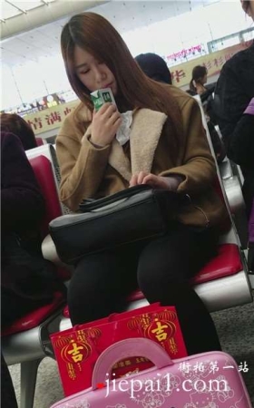4k-喝纯牛奶的清纯小美女
