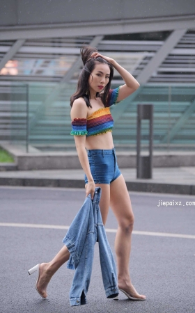 雨中热裤 【套图+视频】<font color=red> [8P]</font>