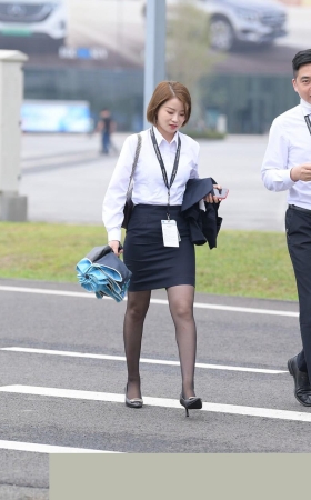 端庄的细高跟职工黑丝美女3A2185[658M]