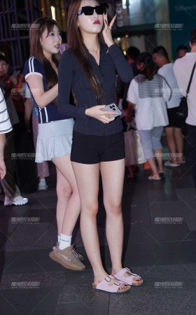 休闲运动装 腿好美 [18P]