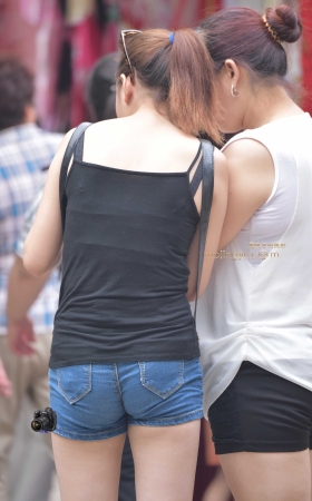 2016-03-25黑色背心短裤少妇17张 [17P]