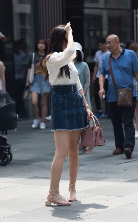 短裤美女