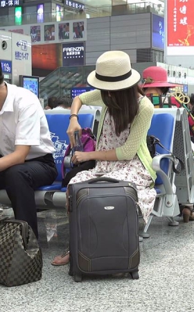 高品质美女，容貌娇姿欲滴，玉足一尘不染
