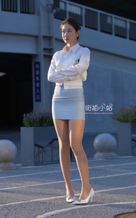 [一只麋鹿专区] 蓝裙制服丝袜美女  【图片➕视频】<font color=red> [10P]</font>