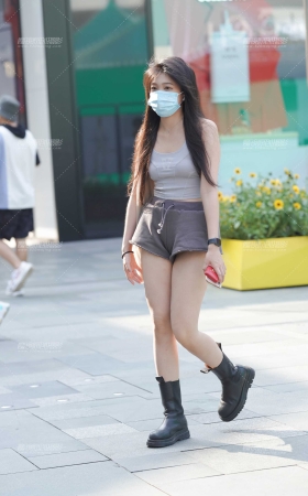 清凉热裤女孩 [20P]
