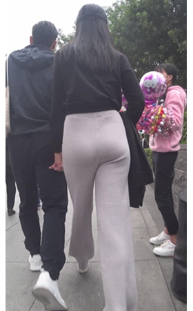 紧身裤丰腴小姐姐
