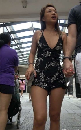 4K 低胸V领街拍美女