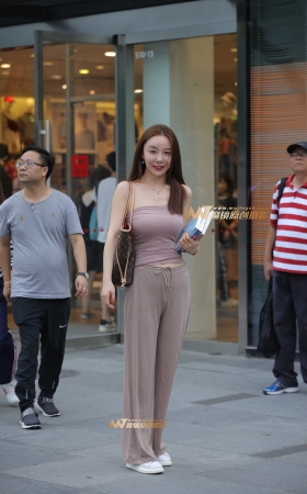 甜美抹胸的小姐姐 [19P]