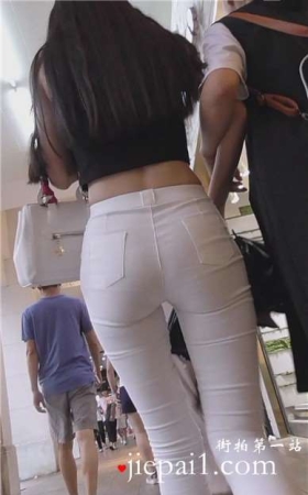 街拍超级紧绷白裤露脐装美眉 [1.73 GB]