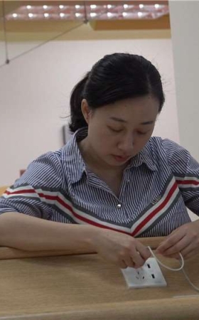牛仔紧身年轻妈妈的短丝袜 [2.97 GB/avi]